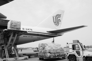 依托航空货运枢纽发展快运物流及临空产业——鄂州