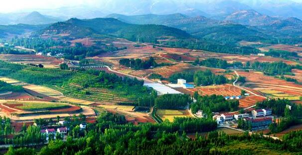 十堰旅游产业发展的总体定位是打造“东方国际休闲养生旅游目的地”