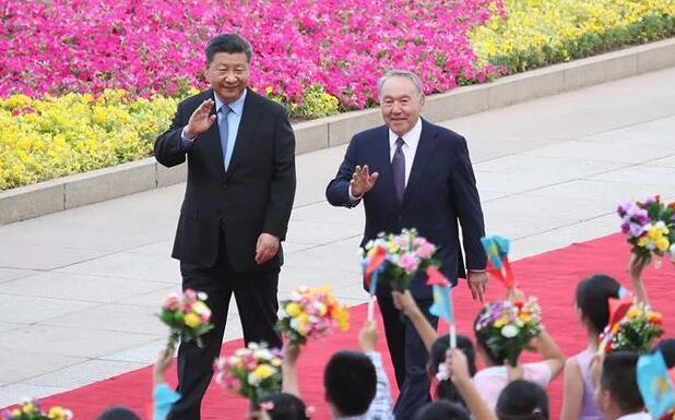 习近平在同哈萨克斯坦总统纳扎尔巴耶夫举行会谈
