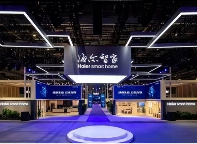 美的与海尔的数字化转型路径比较分析及其启示