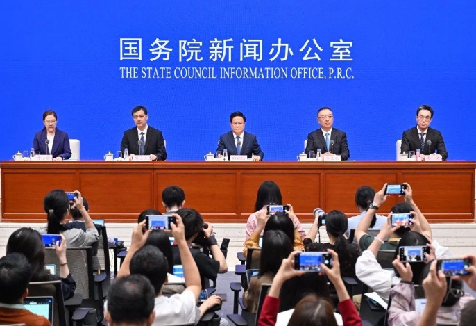 郑栅洁主任出席国新办“高质量完成‘十四五’规划”系列主题首场新闻发布会 郑栅洁主任出席国新办“高质量完成‘十四五’规划”系列主题首场新闻发布会