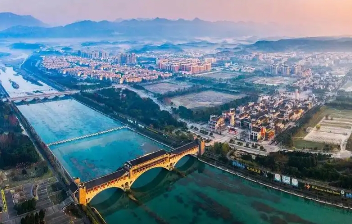 新质生产力背景下四川省低空经济发展路径研究